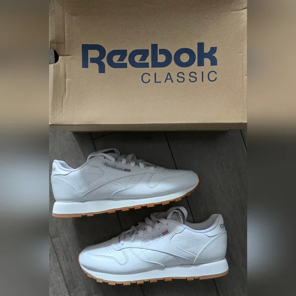 BNIB - New Womans Reebok Classic Sneakers Leather Upper Gum Soles Size 6 1/2 - Picture 1 of 7